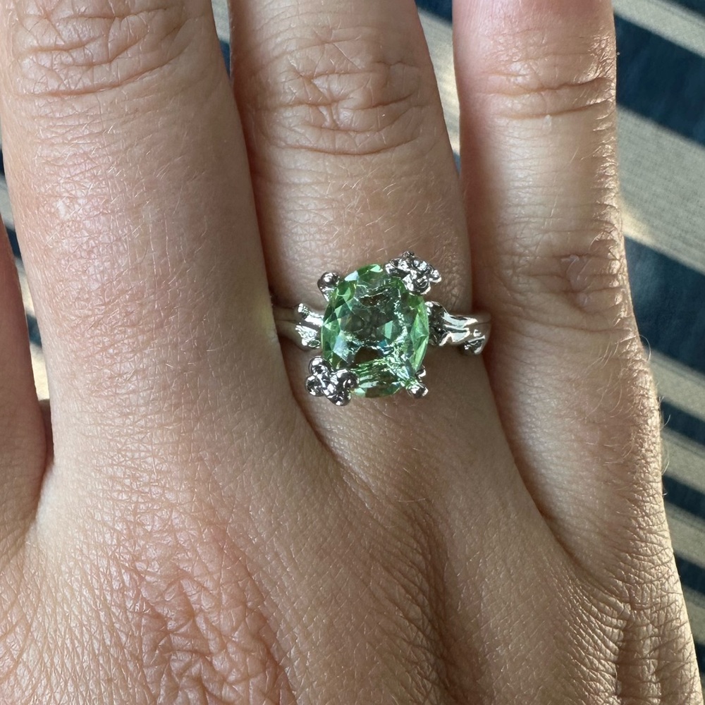 New Green Sapphire Silver 925 plated Ring